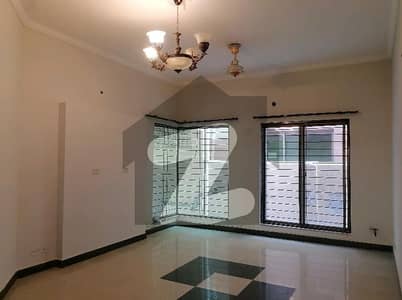 4 Beds House Of 10 Marla In Askari 11 - Sector B For rent