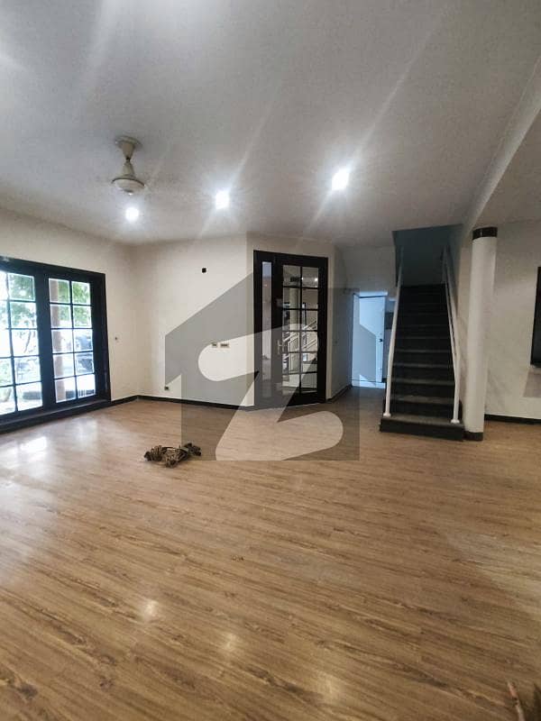 1 Kanal Beautiful House Available On Prime Location Of Gulberg 1 Kanal Beautiful House Available On Prime Location Of Gulberg