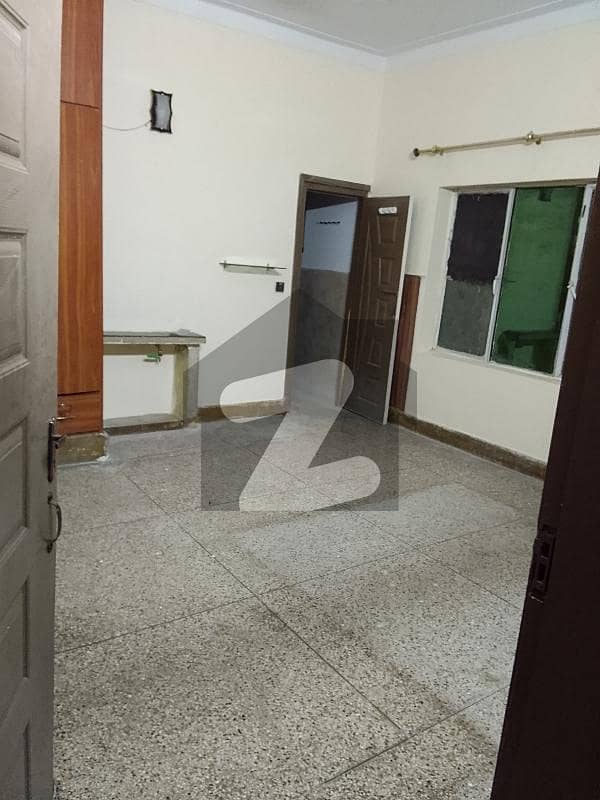 اصغر مال روڈ راولپنڈی میں 3 کمروں کا 10 مرلہ بالائی پورشن 55.0 ہزار میں کرایہ پر دستیاب ہے۔ اصغر مال روڈ راولپنڈی میں 3 کمروں کا 10 مرلہ بالائی پورشن 55.0 ہزار میں کرایہ پر دستیاب ہے۔