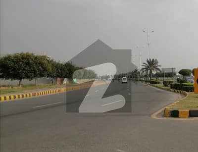 1 KANAL PLOT FOR SALE IN DHA PHASE 7 HOT LOCATION