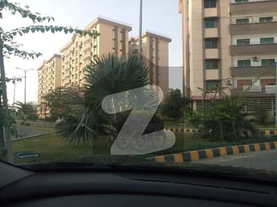 عسکری 11 ۔ سیکٹر بی عسکری 11,عسکری,لاہور میں 3 کمروں کا 10 مرلہ فلیٹ 2.85 کروڑ میں برائے فروخت۔