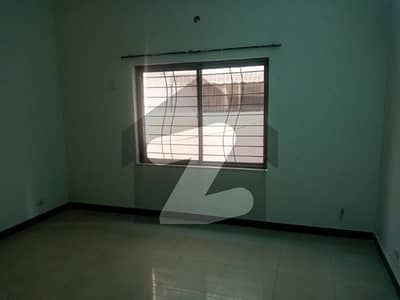 عسکری 11 ۔ سیکٹر بی عسکری 11,عسکری,لاہور میں 4 کمروں کا 12 مرلہ مکان 5.25 کروڑ میں برائے فروخت۔