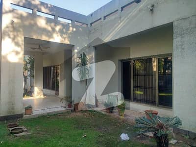ایف ۔ 11 اسلام آباد میں 7 کمروں کا 1 کنال مکان 18.0 کروڑ میں برائے فروخت۔