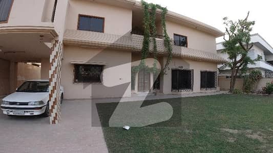 1000 Sq Yard Ultra Modren Style Prime Location Banglow In Gulshan-E-Iqbal Block 7 1000 Sq Yard Ultra Modren Style Prime Location Banglow In Gulshan-E-Iqbal Block 7