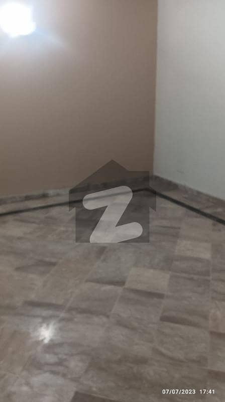 F 11/4 Ground + Basement For Rent