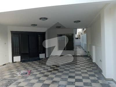 One Kanal Luxurious House Available For Rent