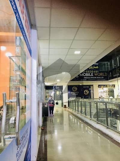 Prime Location Opposite Alkreem Plaza, Commercial Shop Ready To Move Available For Sale  SF 17