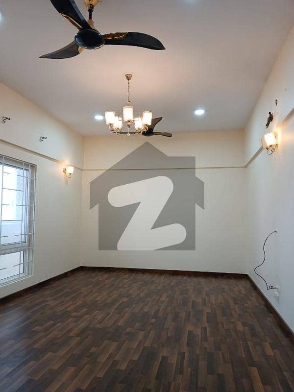 Stunning 4 Bedroom Apartment On Prime Location Stunning 4 Bedroom Apartment On Prime Location