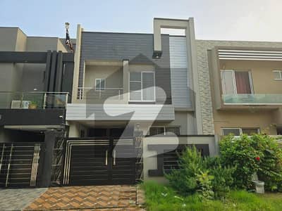 5 Marla luxury House Available For RENT In Paragon City Lahore