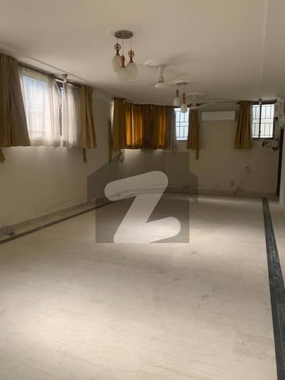 ای ۔ 7 اسلام آباد میں 5 کمروں کا 1 کنال مکان 14.0 لاکھ میں کرایہ پر دستیاب ہے۔