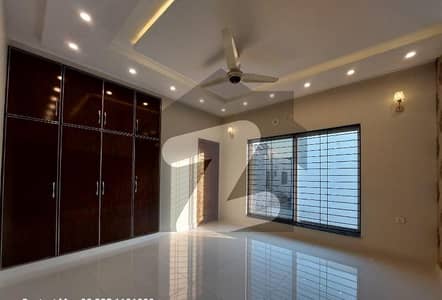 BEAUTIFUL LOCATIONS HOUSE PORTION FOR RENT IN OUTSTANDING VIEW