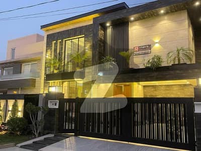 KANAL BRAND NEW ULTRA MODERN BUNGALOW FOR SALE