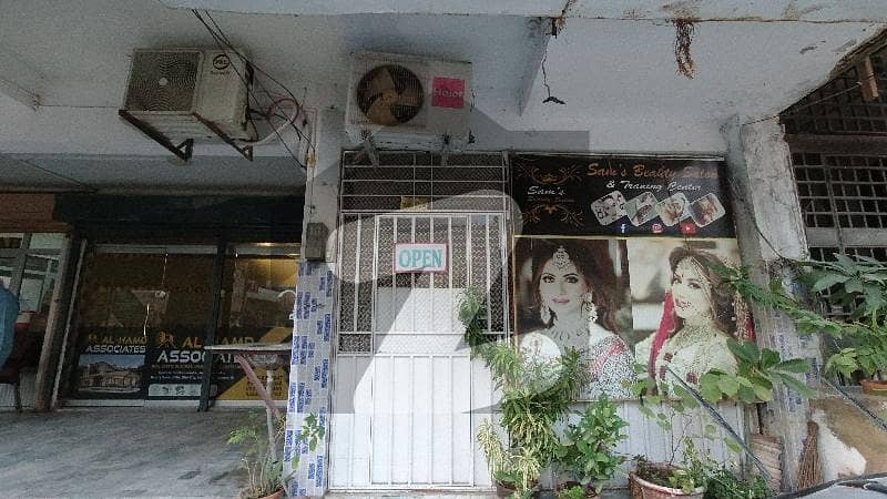 Running Beauty Polar Shop With Washroom Available Running Beauty Polar Shop With Washroom Available