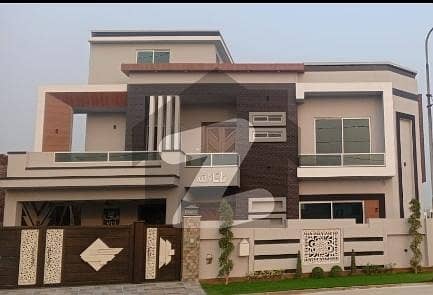 Triple Category House, Corner+Facing Park+Main Road.