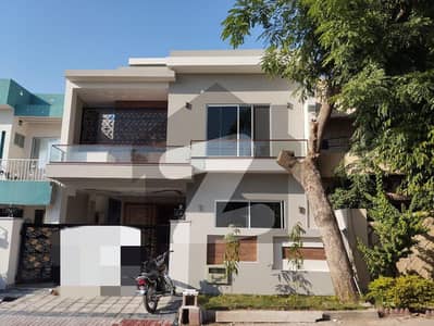 بحریہ ٹاؤن فیز 2 بحریہ ٹاؤن راولپنڈی,راولپنڈی میں 5 کمروں کا 10 مرلہ مکان 6.25 کروڑ میں برائے فروخت۔ بحریہ ٹاؤن فیز 2 بحریہ ٹاؤن راولپنڈی,راولپنڈی میں 5 کمروں کا 10 مرلہ مکان 6.25 کروڑ میں برائے فروخت۔