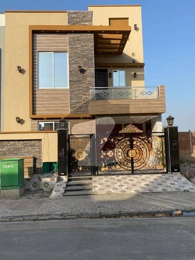 بحریہ ٹاؤن جناح بلاک بحریہ ٹاؤن سیکٹر ای,بحریہ ٹاؤن,لاہور میں 3 کمروں کا 5 مرلہ مکان 1.68 کروڑ میں برائے فروخت۔