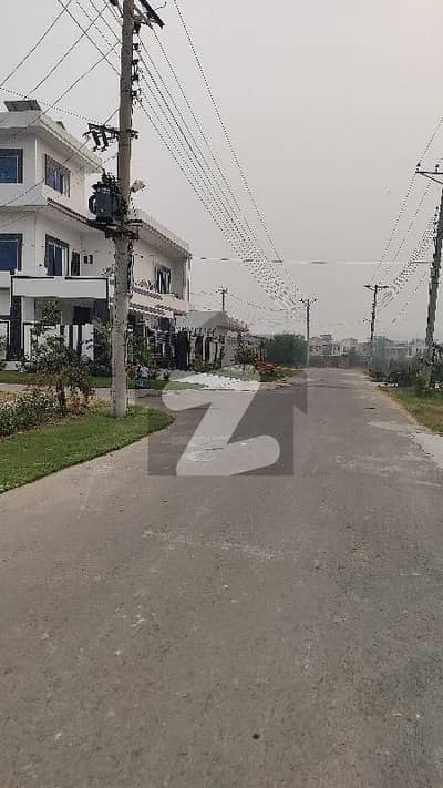 ویتھ ایمپلائیز کوآپریٹو ہاؤسنگ لاہور میں 1 کنال رہائشی پلاٹ 1.2 کروڑ میں برائے فروخت۔
