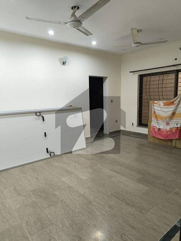 BASEMENT HOUSE WITH 4 BED DOUBLE UNIT BASEMENT HOUSE WITH 4 BED DOUBLE UNIT