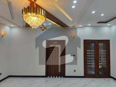8 MARLA FULLY FURNISHED HOUSE AVAIALBLE FOR RENT
