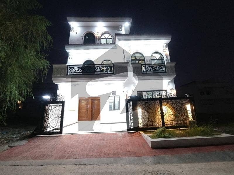 فیصل ٹاؤن - ایف ۔ 18 اسلام آباد میں 6 کمروں کا 8 مرلہ مکان 3.5 کروڑ میں برائے فروخت۔ فیصل ٹاؤن - ایف ۔ 18 اسلام آباد میں 6 کمروں کا 8 مرلہ مکان 3.5 کروڑ میں برائے فروخت۔