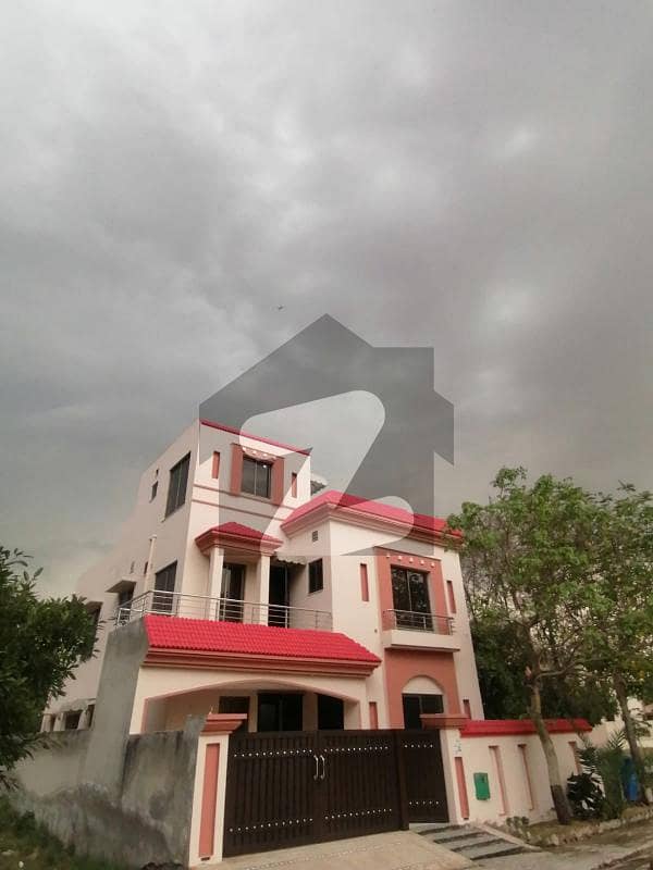 10 Marla Full Furnished House Available For Rent 10 Marla Full Furnished House Available For Rent