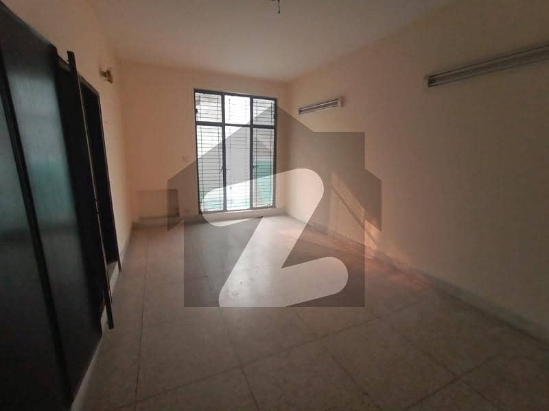 2 Kanal House Available For Commercial Use 2 Kanal House Available For Commercial Use