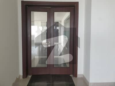 کلفٹن ۔ بلاک 4 کلفٹن,کراچی میں 1 کنال پینٹ ہاؤس 14.75 کروڑ میں برائے فروخت۔