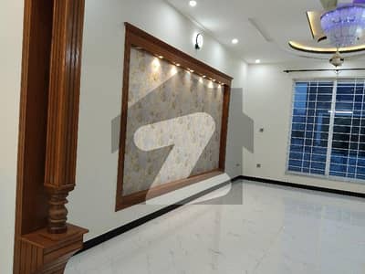 ٹاپ سٹی 1 - بلاک اے ٹاپ سٹی 1,اسلام آباد میں 6 کمروں کا 10 مرلہ مکان 4.4 کروڑ میں برائے فروخت۔