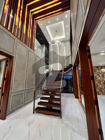 4 KANAL STUNNING HOUSE AVAILABLE FOR SALE AT CANAL ROAD SOCIETY FAISALABAD