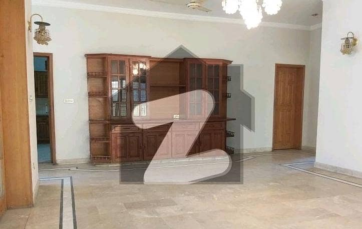 Looking For A Upper Portion In Super Town Looking For A Upper Portion In Super Town