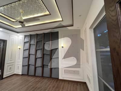 عسکری 10 عسکری,لاہور میں 4 کمروں کا 10 مرلہ مکان 1.6 لاکھ میں کرایہ پر دستیاب ہے۔