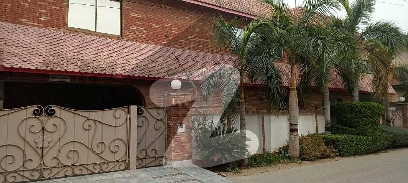 کینال ویو لاہور میں 7 کمروں کا 1 کنال مکان 9.0 کروڑ میں برائے فروخت۔