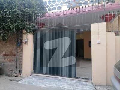 Prime Location House Sized 10 Marla Is Available For Sale In Gulberg