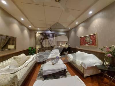 سوساں روڈ فیصل آباد میں 5 کمروں کا 1 کنال مکان 7.0 کروڑ میں برائے فروخت۔