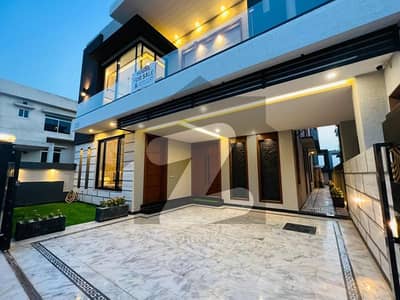 بحریہ ٹاؤن فیز 8 بحریہ ٹاؤن راولپنڈی,راولپنڈی میں 5 کمروں کا 10 مرلہ مکان 4.0 کروڑ میں برائے فروخت۔ بحریہ ٹاؤن فیز 8 بحریہ ٹاؤن راولپنڈی,راولپنڈی میں 5 کمروں کا 10 مرلہ مکان 4.0 کروڑ میں برائے فروخت۔