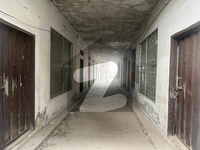 Rahwali near DC Colony gate building for rent