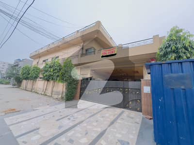 جوہر ٹاؤن فیز 2 جوہر ٹاؤن,لاہور میں 7 کمروں کا 1 کنال مکان 4.5 لاکھ میں کرایہ پر دستیاب ہے۔