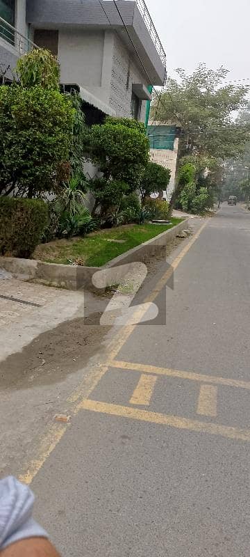 علامہ اقبال ٹاؤن ۔ گلشن بلاک علامہ اقبال ٹاؤن,لاہور میں 8 کمروں کا 10 مرلہ مکان 6.5 کروڑ میں برائے فروخت۔ علامہ اقبال ٹاؤن ۔ گلشن بلاک علامہ اقبال ٹاؤن,لاہور میں 8 کمروں کا 10 مرلہ مکان 6.5 کروڑ میں برائے فروخت۔