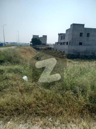 PLOT NO 112 BLOCK V CORNER 70 ROAD VERY IMPRESIVE LOCATION REASONABLE PRICE PLOT NO 112 BLOCK V CORNER 70 ROAD VERY IMPRESIVE LOCATION REASONABLE PRICE