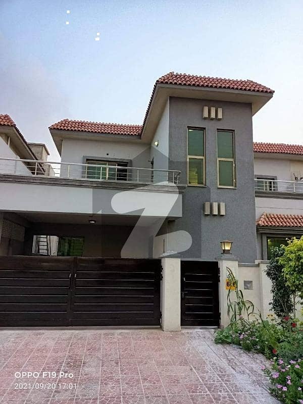 10 MARLA BEAUTIFUL HOUSE AVILABLE FOR RENT