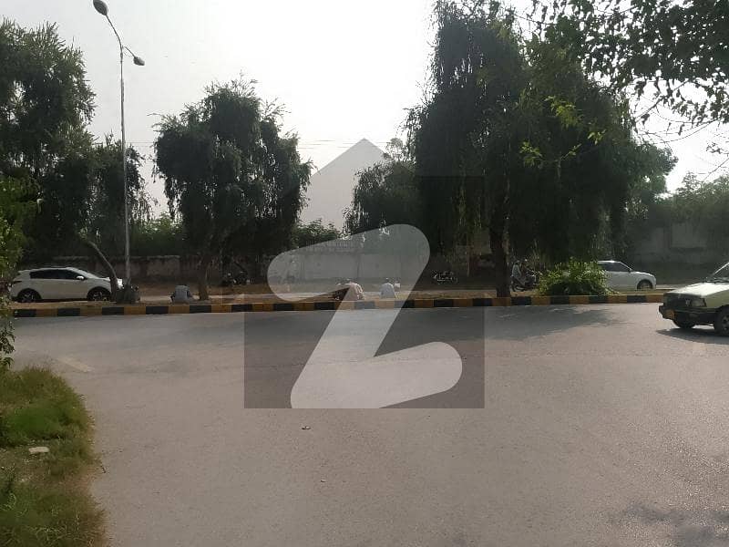 گلبرگ 3 گلبرگ,لاہور میں 8 مرلہ کمرشل پلاٹ 19.0 ارب میں برائے فروخت۔ گلبرگ 3 گلبرگ,لاہور میں 8 مرلہ کمرشل پلاٹ 19.0 ارب میں برائے فروخت۔