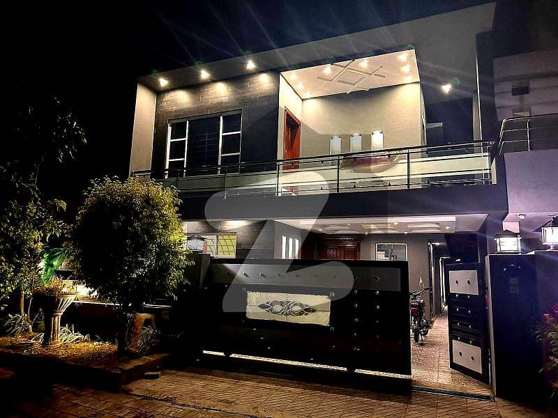 10 Marla Beautiful House In Bahria Town 10 Marla Beautiful House In Bahria Town