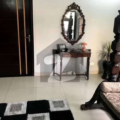 300sqyd DUPLEX BUNGALOW AVAILABLE FOR SALE