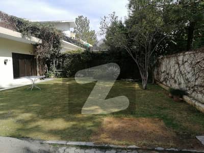 ایف ۔ 8 اسلام آباد میں 5 کمروں کا 1 کنال مکان 25.5 کروڑ میں برائے فروخت۔