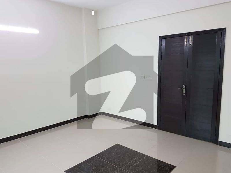 10 MARLA 3 BEDROOM APARTMENT AVAILABLE FOR RENT