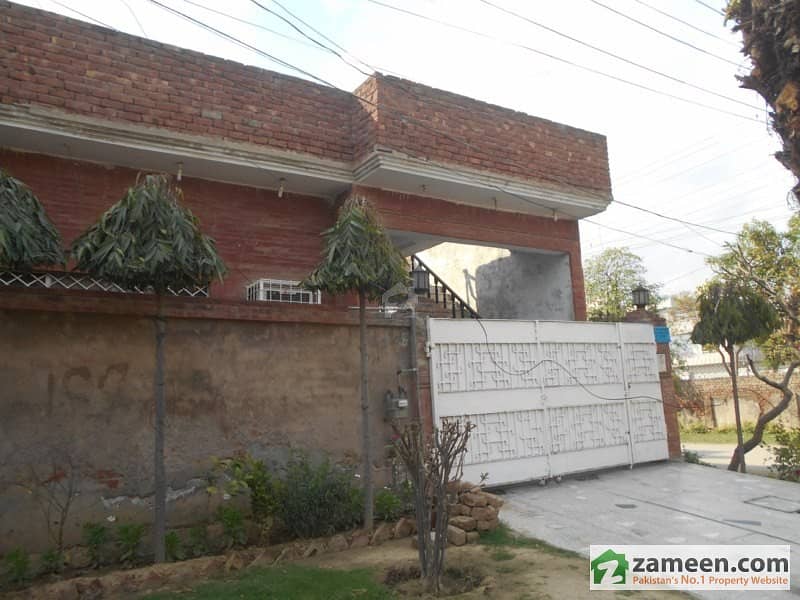Single And Half Storey House Is Available For Sale