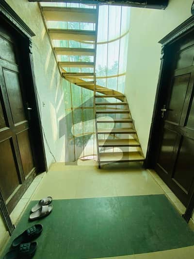 1st Floor Studio In D-17 Market , Park Face , Cda Approved