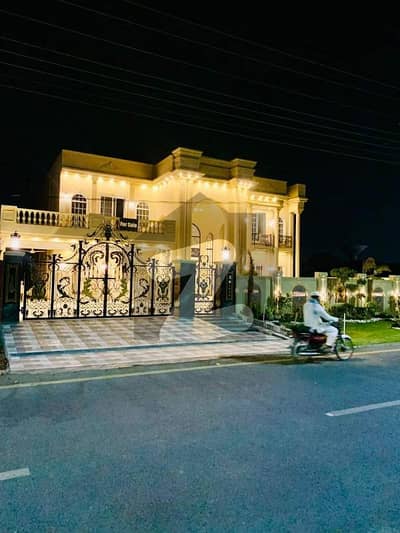 2-KANAL LUXURY BUNGALOW IS AVAILABLE FOR SALE In WAPDA TOWN.