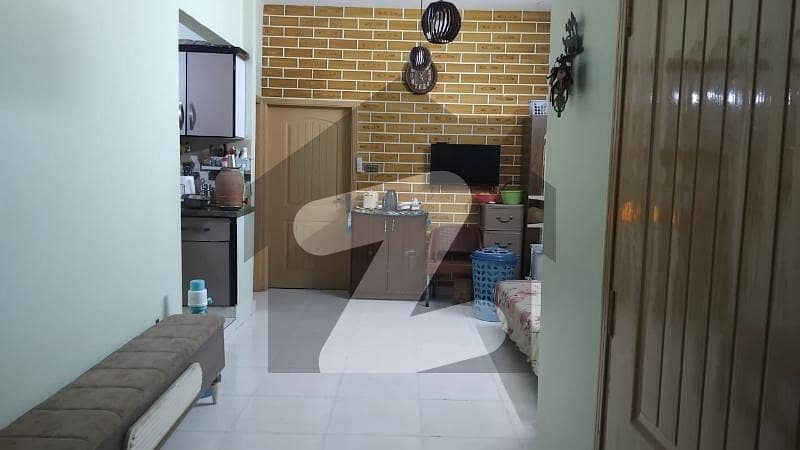 Gulshan-e-iqbal Block 13d3 2nd Floor well Maintain Flat