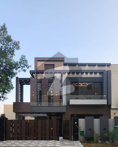 10 Marla Luxury House is Available for Sale in Bahria town Lahore